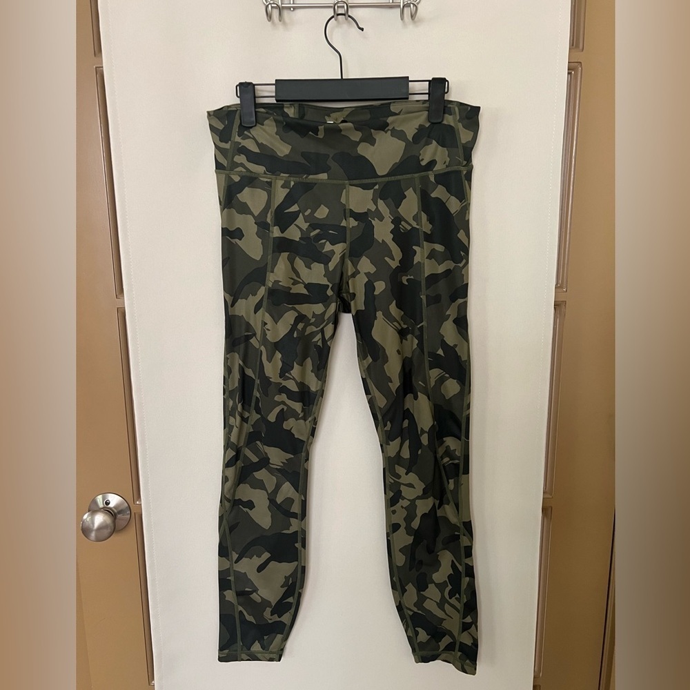 GAP Camouflage Leggings - Green and Black